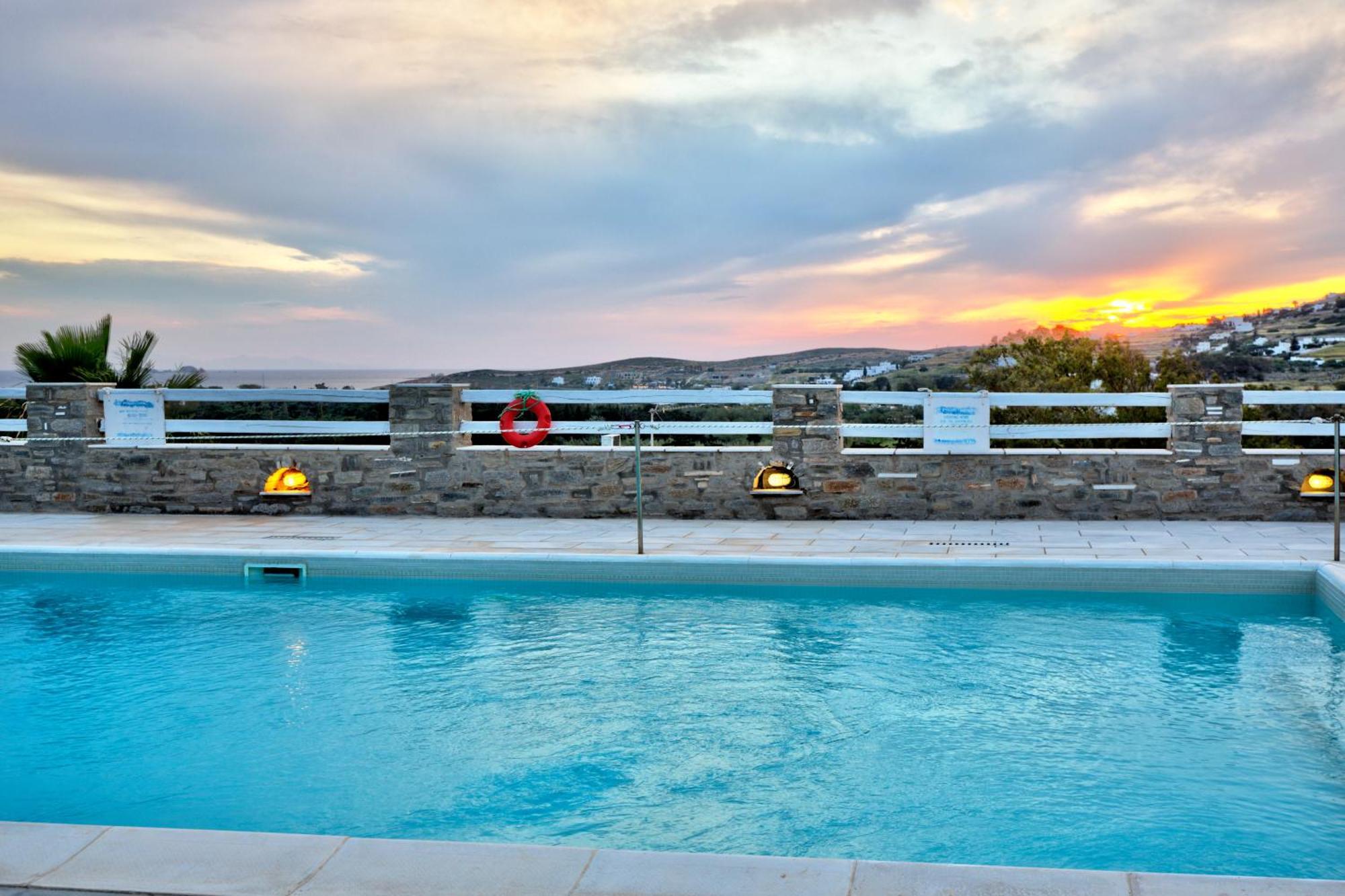 Pyrgaki Hotel Parikia  Bagian luar foto